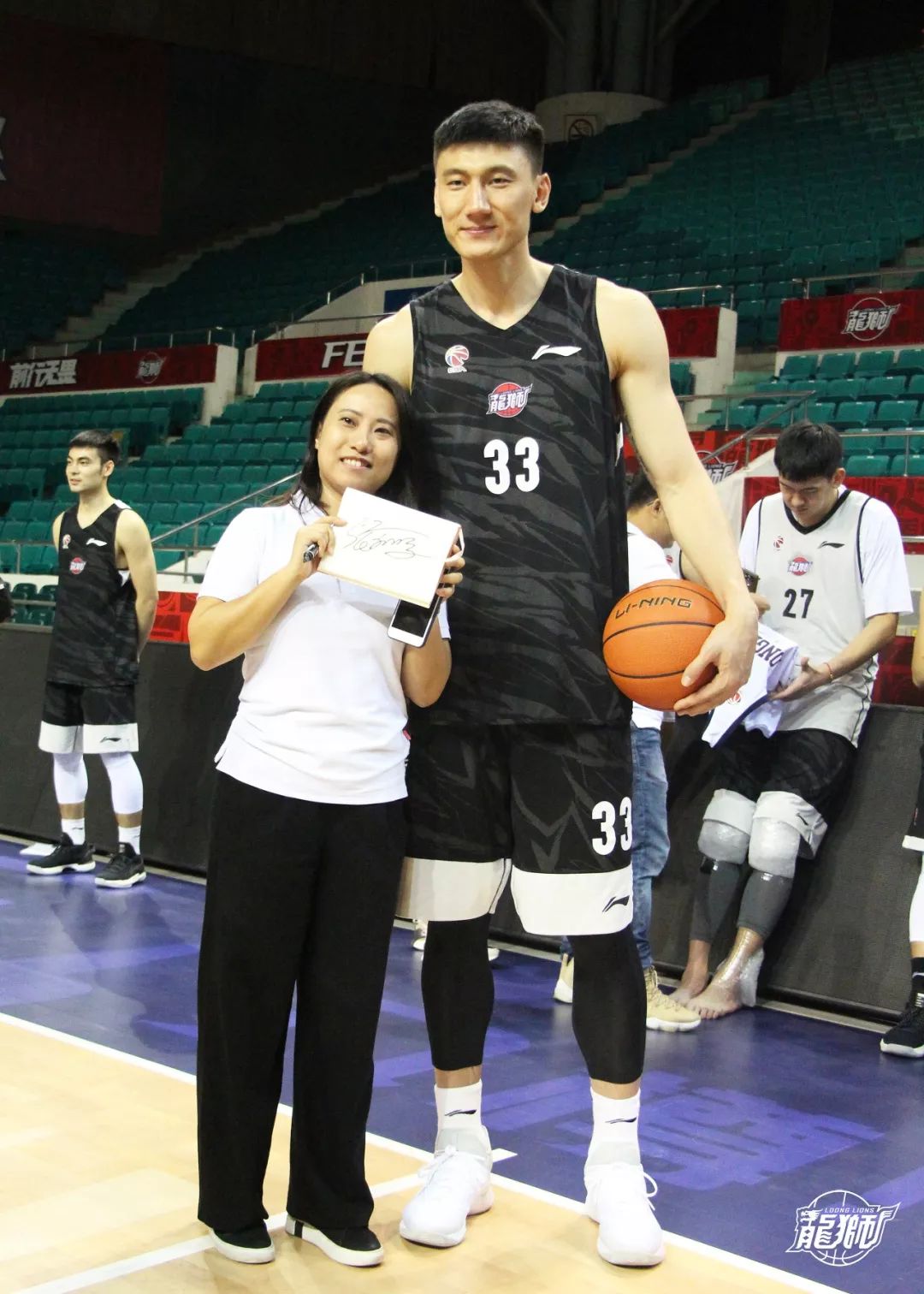 广州队训练开放日,赛后扳平良机引欢呼,法国杯在即,赛季目标并未改变(播求终于被中国拳手打败了)-LCK赛事下注